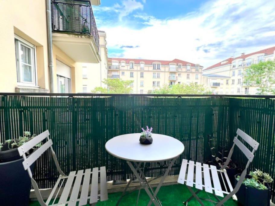 Appartement En Centre-Ville Bussy-Saint-Georges Buitenkant foto